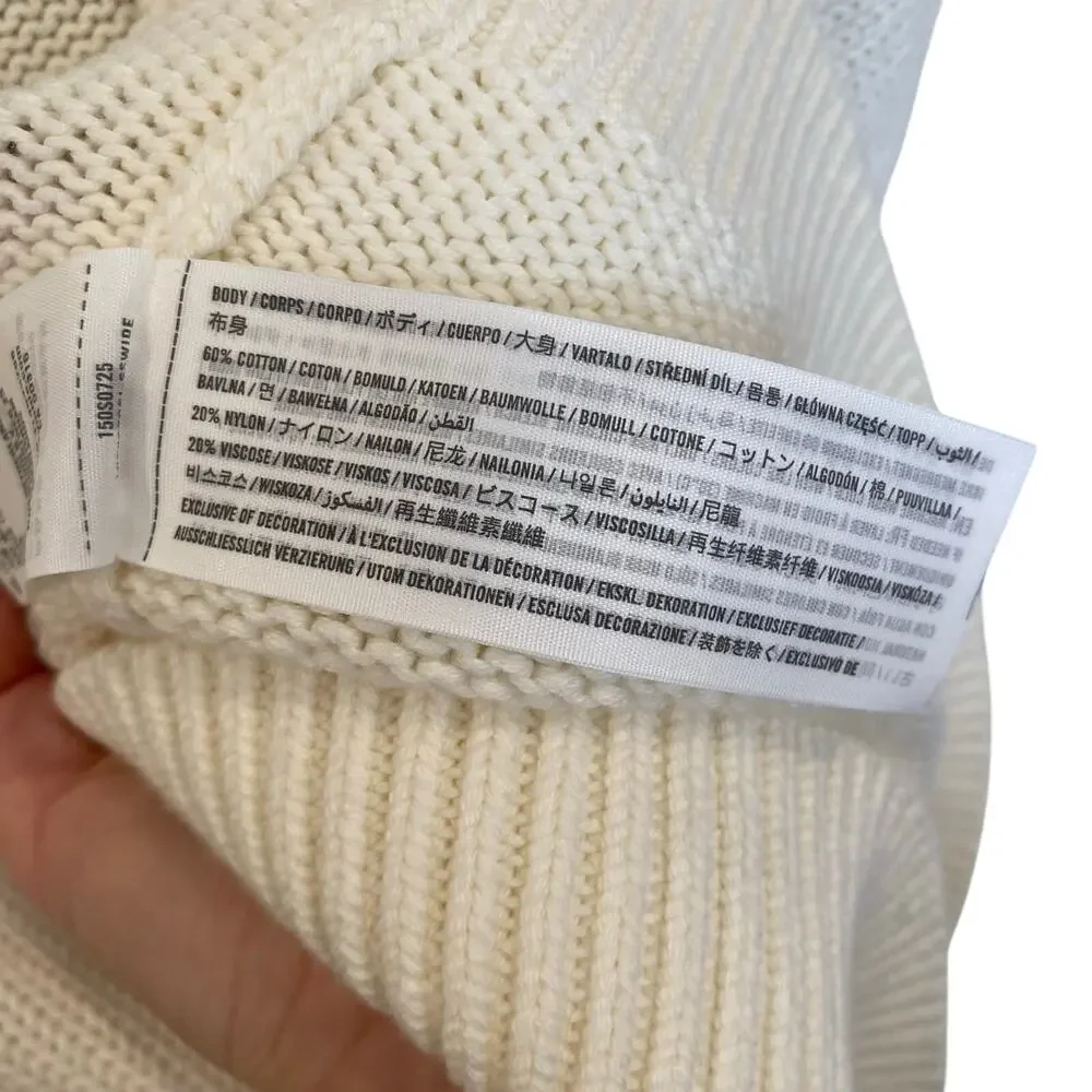 Abercrombie & Fitch Cropped Knit V Neck Sweater Vest In White | Preppy - Picture 11 of 11